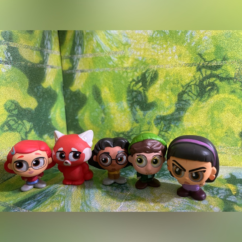Disney Doorables Series 8: Complete Turning Red Set